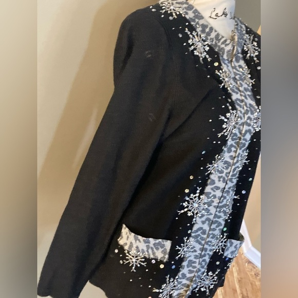 Berek Travelsmith Women’s Sz M Black Winter Snowflake Cardigan Sweater s… - Picture 4 of 8